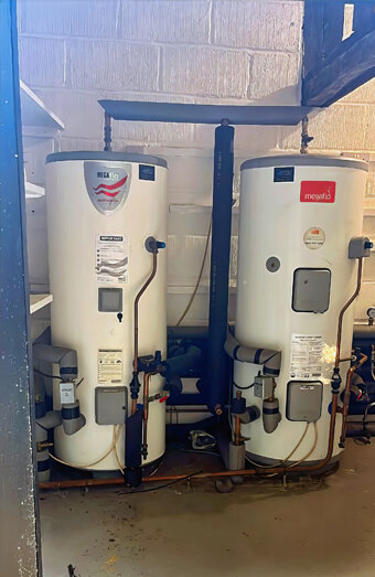 https://peppermintgrovehotwater.com.au/uploads/2025/06/electric-hot-water-system-10198.jpg