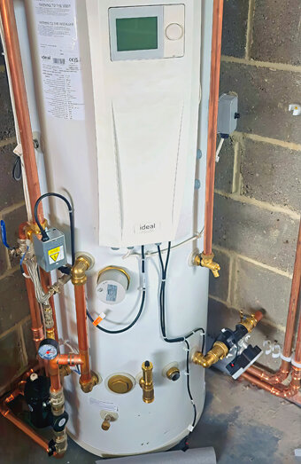 https://peppermintgrovehotwater.com.au/uploads/2025/06/gas-hot-water-system-13675.jpg