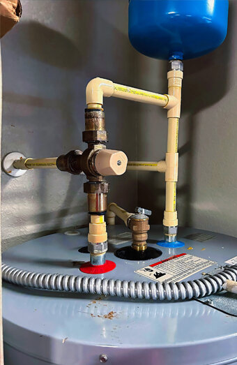 https://peppermintgrovehotwater.com.au/uploads/2025/06/gas-hot-water-system-35892.jpg