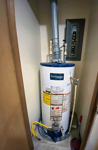https://peppermintgrovehotwater.com.au/uploads/2025/06/gas-hot-water-system-40702.jpg