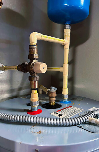 https://peppermintgrovehotwater.com.au/uploads/2025/06/gas-hot-water-system-63012.jpg