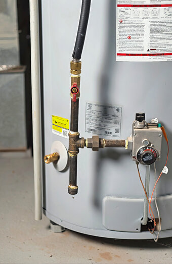 https://peppermintgrovehotwater.com.au/uploads/2025/06/gas-hot-water-system-65811.jpg